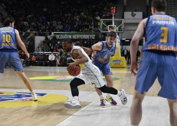 Frutti Extra Bursaspor, Valencia Basket’i mağlup etti