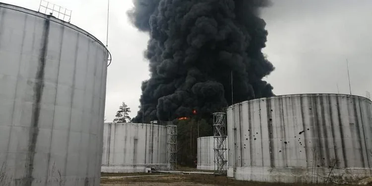 Rusya, Çernihiv’de petrol rafinerisini vurdu