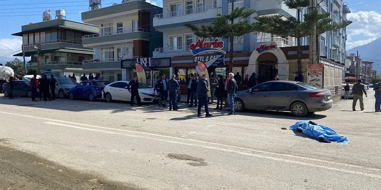 Belediye işçisi yol çalışması yaparken araç çarpması sonucu öldü 