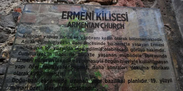 Bursa’daki tarihi Ermeni Kilisesi’nde büyük tehlike