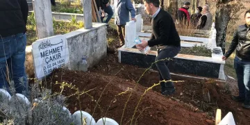 Covid-19’dan ölmüştü, mezarı memleketine taşındı