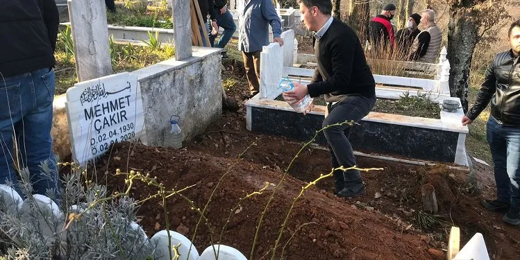 Covid-19’dan ölmüştü, mezarı memleketine taşındı