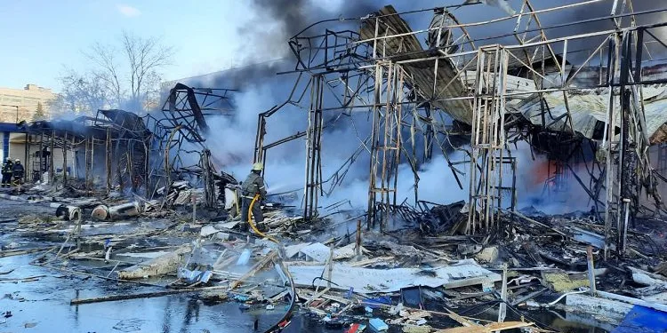 Ukrayna’da pazar yeri bombalandı