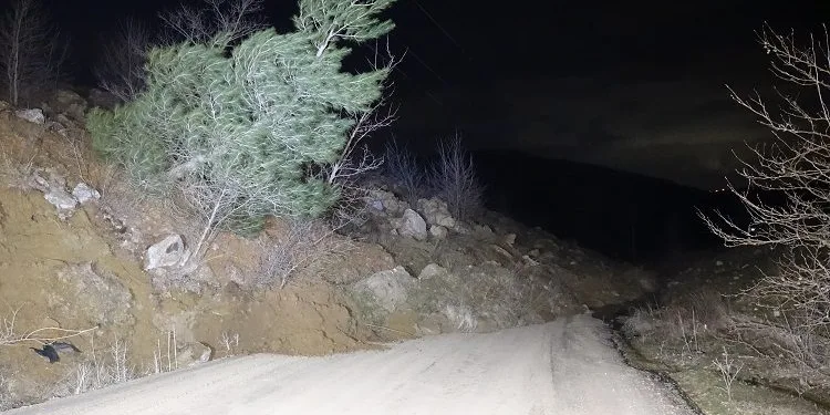 Bursa’da heyelan! Baraj yolu ulaşıma kapandı