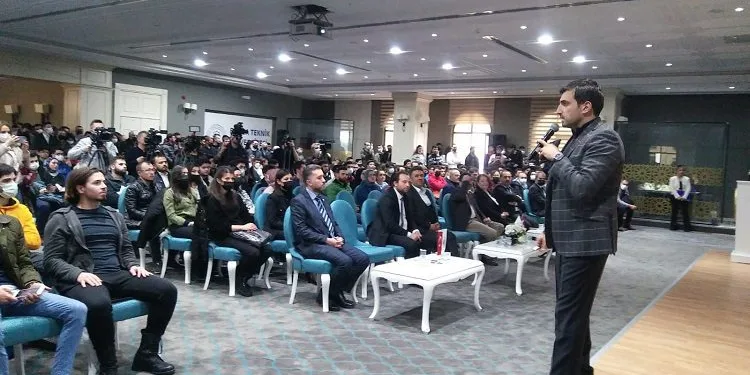 Selçuk Bayraktar Bursa’da öğrencilerle bir araya geldi