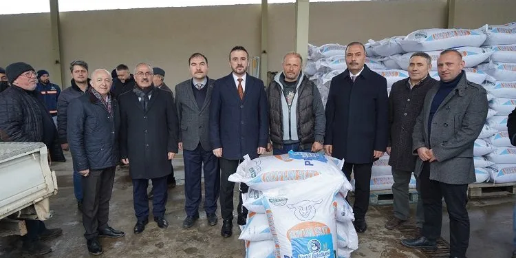 Bursa Kestel Belediyesi’nden hayvan üreticisine yem desteği