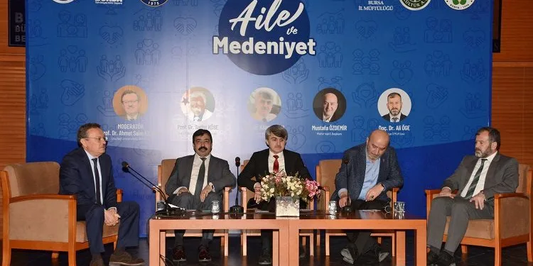 Bursa’da “Aile ve Medeniyet” paneline yoğun ilgi