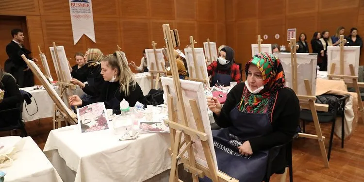 Bursa’da kadınlar 8 Mart’ı üreterek kutladı