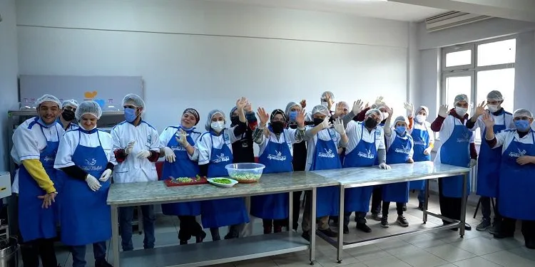 Bursa Yıldırım’da ‘Engelsiz Mutfak’ yüzleri güldürüyor