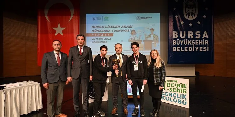 Bursa’da münazara turnuvasında şampiyon belirlendi