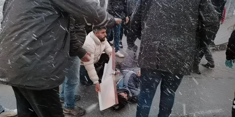 Bursa’da yaralıyı kardan kartonla korudular