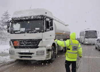 Bursa-İstanbul yönü kamyon ve TIR geçişlerine izin yok
