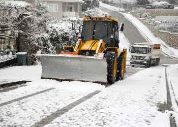 Nilüfer Belediyesi karla mücadeleyi aralıksız sürdürüyor