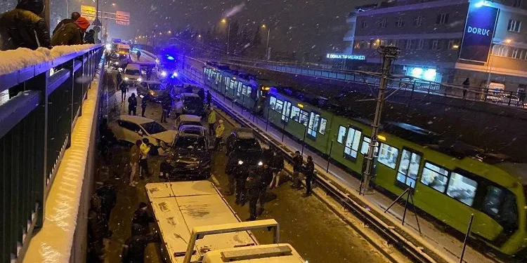 Bursa’da zincirleme kaza! 11 araç birbirine girdi