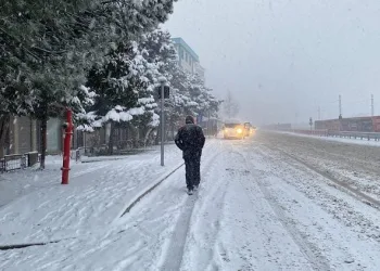 Bursa’da kar esareti! Yollar kapandı