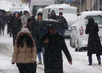 Bursa’da kar esareti! Yollar kapandı