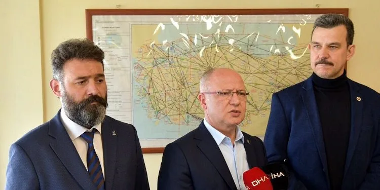 AK Parti’den Bursa’da “Omuz omuzayız” mesajı