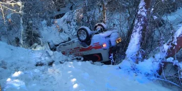 Bursa’da ambulans kazası! Takla atarak ters döndü