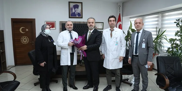 Başkan Aktaş’tan doktorlara bayram ziyareti