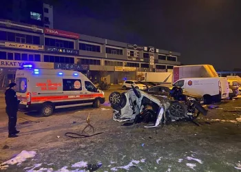Bursa’da takla atan otomobildeki 2 kişi öldü