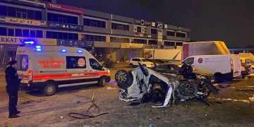 Bursa’da takla atan otomobildeki 2 kişi öldü
