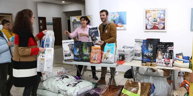 Bursa’da bilet yerine mama aldılar