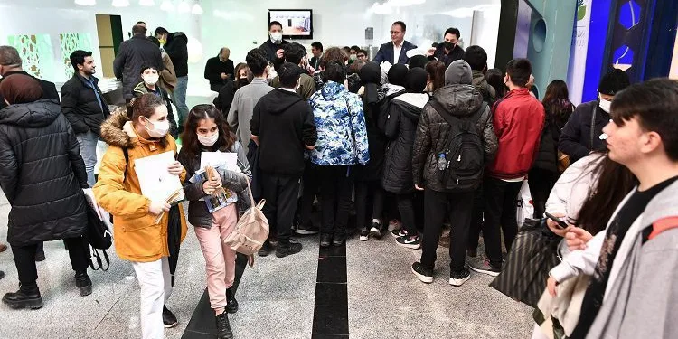 Başkan Dündar’dan gençlere kandil simidi