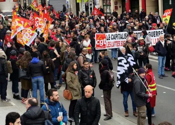 Fransa’da emekliler sokağa indi