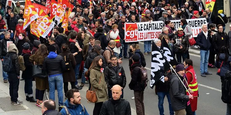 Fransa’da emekliler sokağa indi