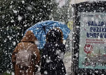 Bursa şehir merkezinde yoğun kar yağışı