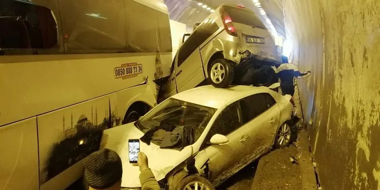 Bolu Dağı Tüneli’nde zincirleme trafik kazası!