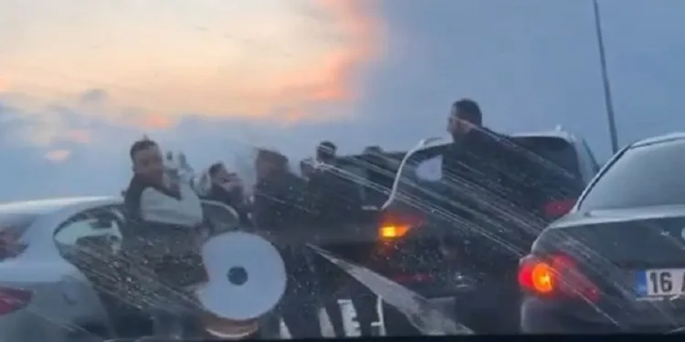 Bursa’da yol kapatan düğün konvoyu cezasız kalmadı