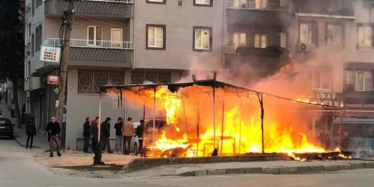 Bursa’da manav dükkanında yangın