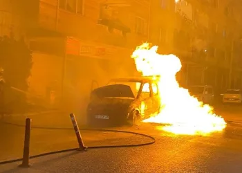 Bursa’da aracı gözlerinin önünde küle döndü