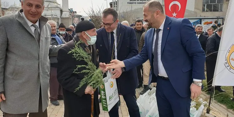 Orhaneli’de 7 bin 600 fidan dağıtıldı