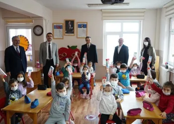 Kestel Belediyesi’nden öğrencilere diş bakım seti