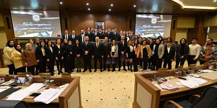 Gençler siyaset provasını mecliste yaptı