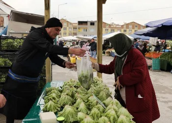 Bursa Gemlik’te ilk hasat marullar satışta