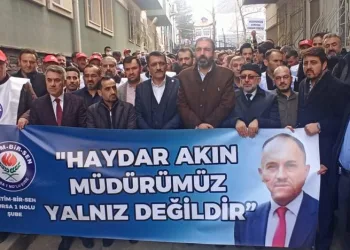 Açığa alınan müdüre veliler ve eğitimcilerden destek