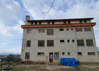 Bursa’da 2 milyon liraya yapıldı, çürümeye terk edildi