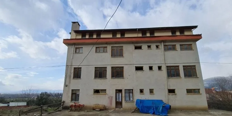 Bursa’da 2 milyon liraya yapıldı, çürümeye terk edildi