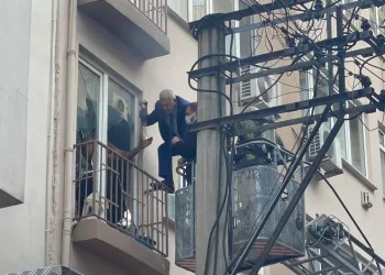 Bursa’da evi ateşe verip kendini içeri kilitledi
