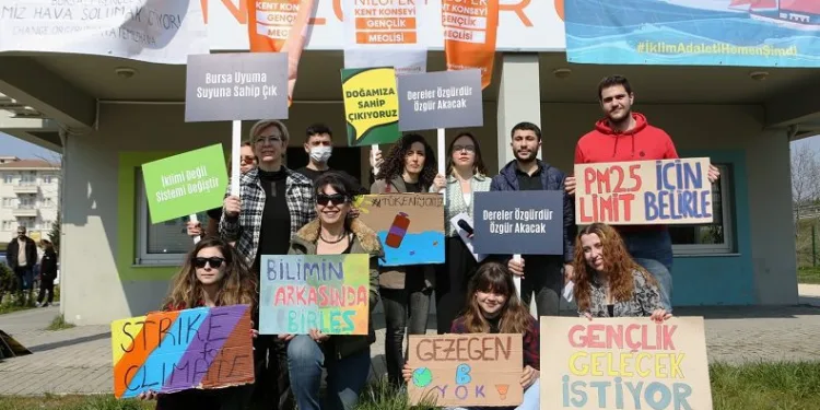 Bursa’da gençler, küresel iklim çağrısında bulundu
