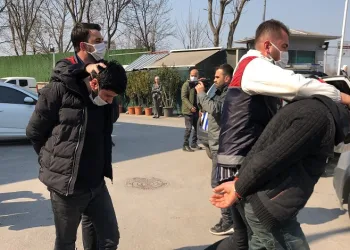 Bursa’da mazgal ve rögar kapağı hırsızları yakalandı