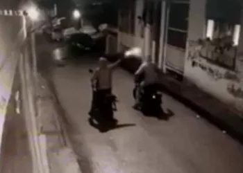 Bursa’da gece yarısı evi kurşunladılar