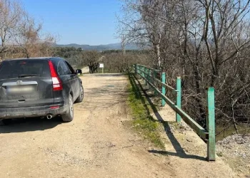 Bursa’da köprünün demirlerini çaldılar