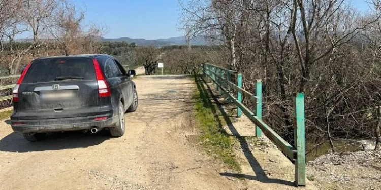Bursa’da köprünün demirlerini çaldılar