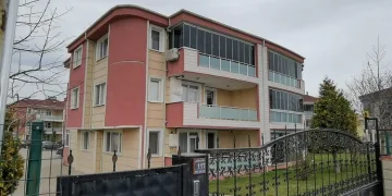 Bursa’da merdiven boşluğuna düşerek yaralandı