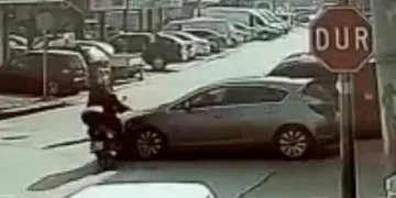 Bursa’da motosiklet otomobille çarpıştı