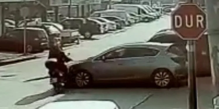 Bursa’da motosiklet otomobille çarpıştı